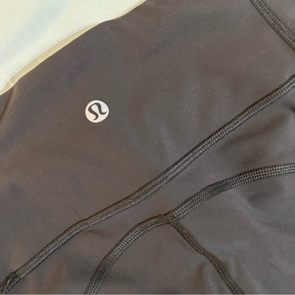 EUC Women’s Lululemon All the Right Places Leggings Size 4 - Picture 4 of 5